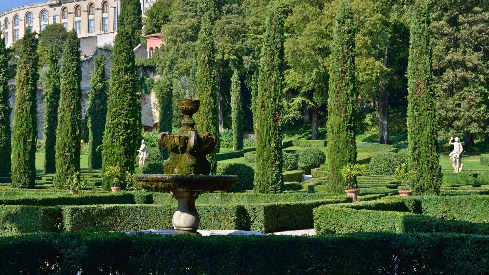 Verona’s parks and gardens, green oases near the Colomba d’Oro