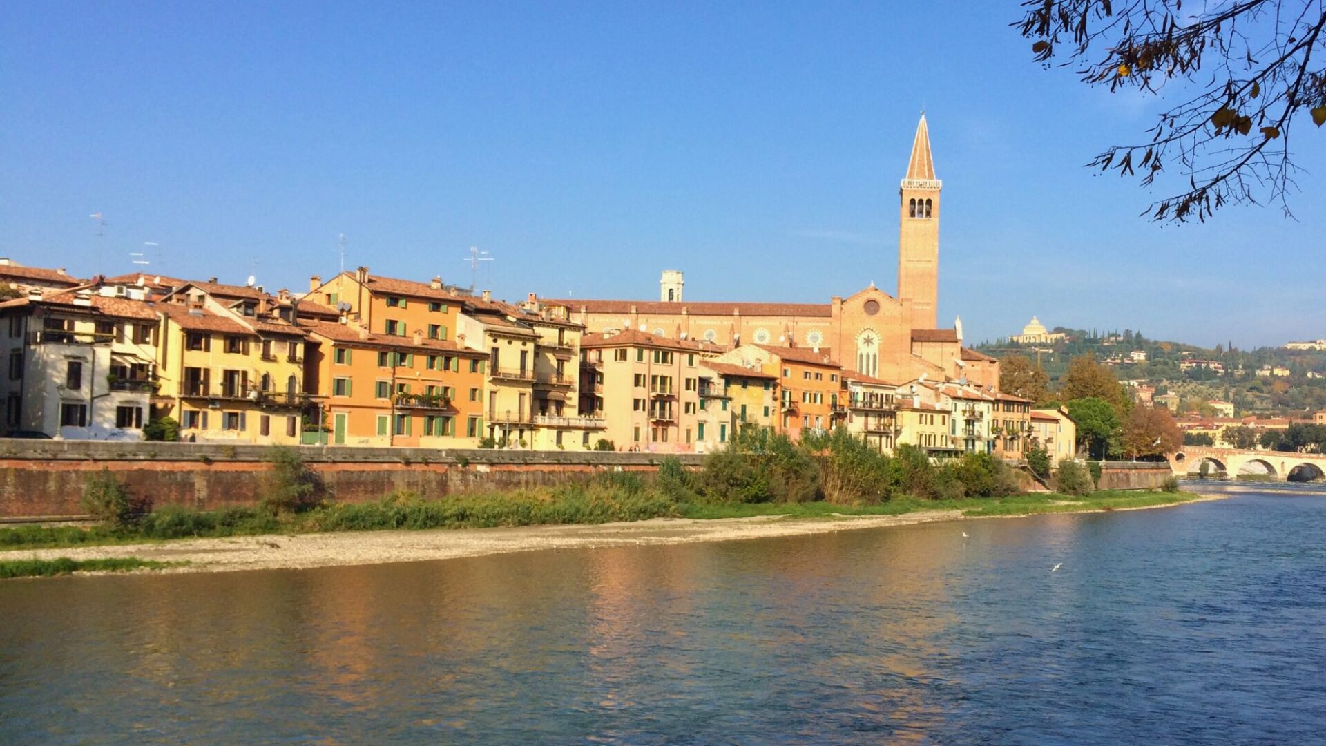 Via Sottoriva, a gem of the most authentic Verona near the Colomba d’Oro
