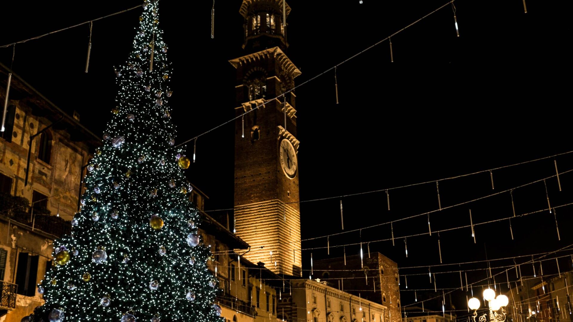 Natale e Capodanno da sogno a Verona ti aspettano all’Hotel Colomba d’Oro