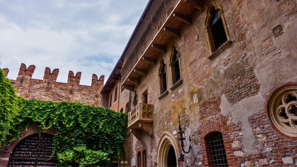Dormire vicino alla Casa di Giulietta: scopri Verona dall’Hotel Colomba d’Oro